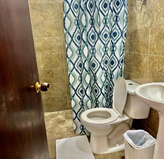 标准三人间, M4 En El Centro Histórico