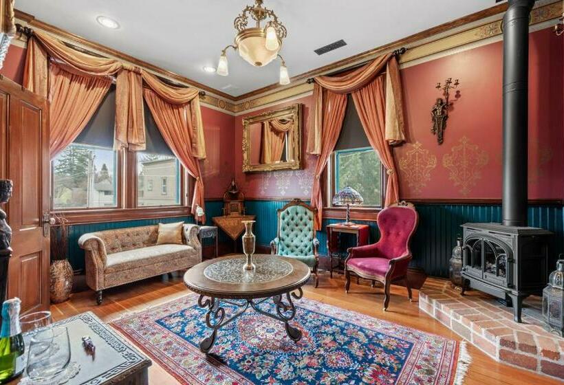 Люкс Вид на Город, The Peerless