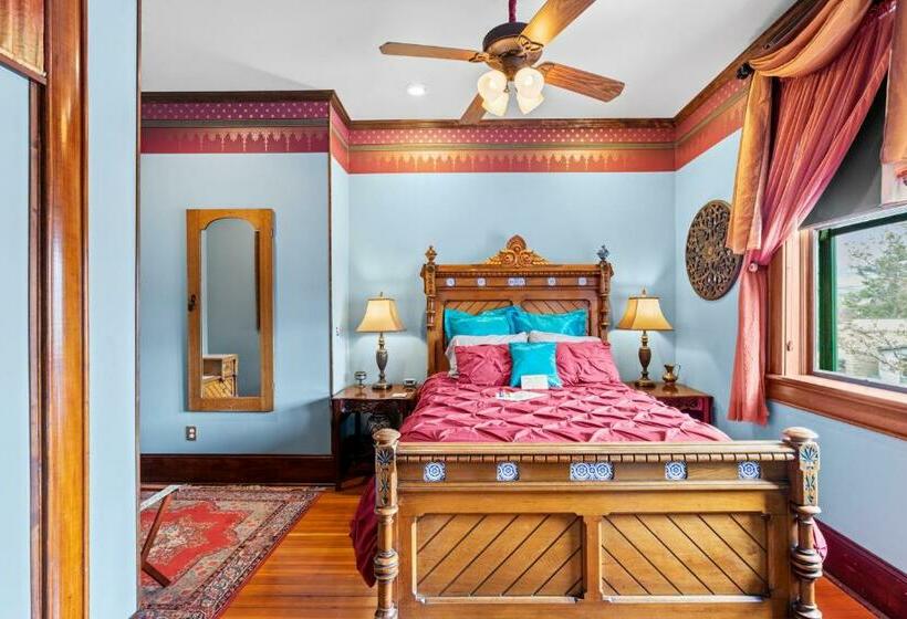 Люкс Вид на Город, The Peerless