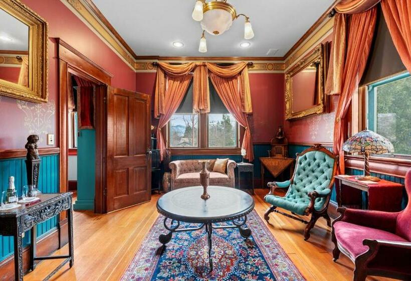 Люкс Вид на Город, The Peerless