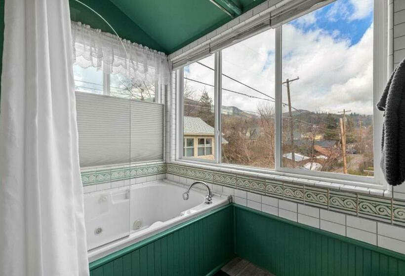 Люкс Вид на Горы, The Peerless