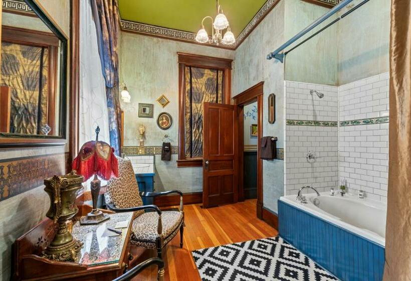 Полулюкс, The Peerless