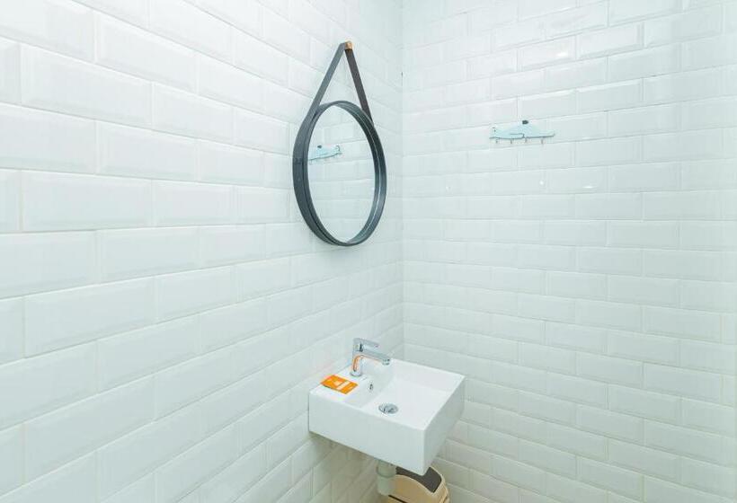 高级大房间, Sans Hotel Bobosini Malang By Reddoorz