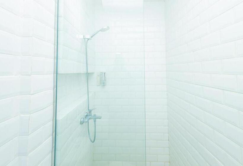 高级大房间, Sans Hotel Bobosini Malang By Reddoorz