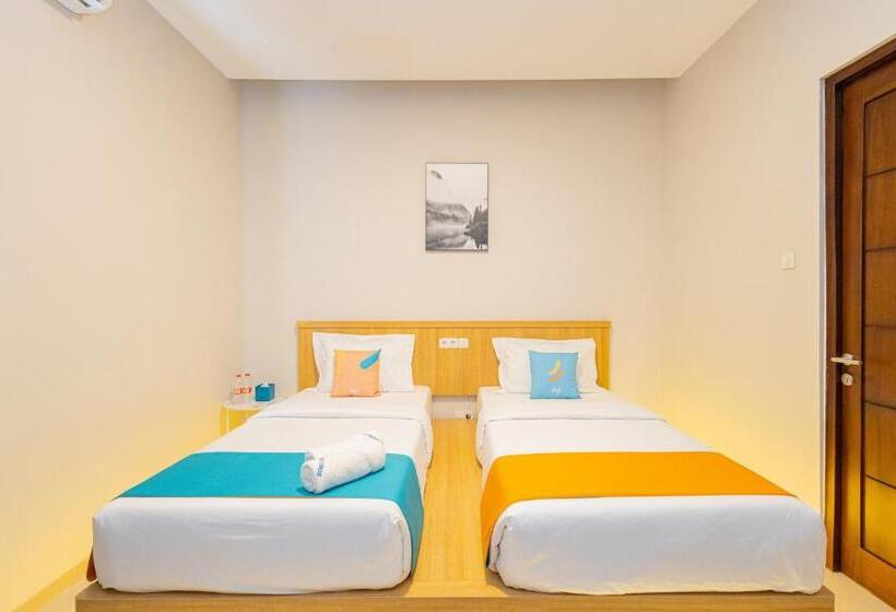 Люкс, Sans Hotel Bobosini Malang By Reddoorz