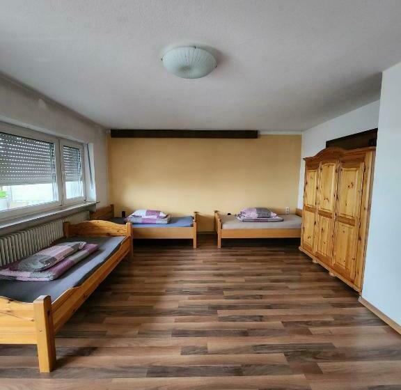 스탠다드 트리픔 룸 공동욕실, Stadthostel