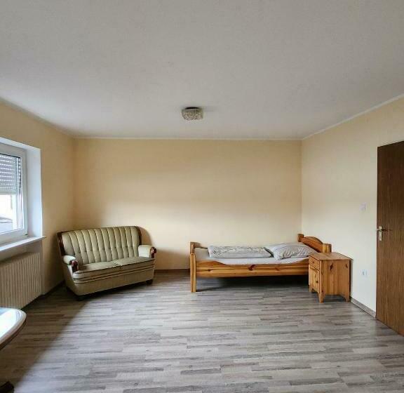 스탠다드 룸 공동 욕실, Stadthostel