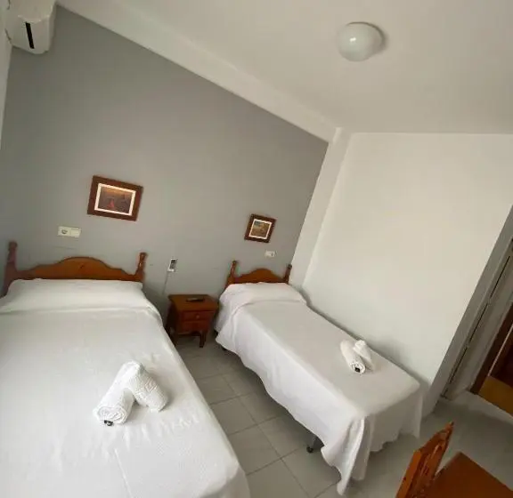 スタンダードトリプルルーム, Hostal Carlos Iii