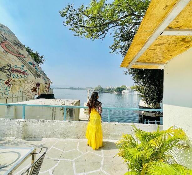 اتاق استاندارد با بالکن, Paddy S Loft The Lake View Hostel
