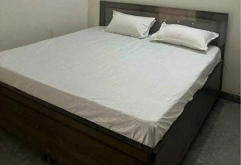 Classic Kolmen Hengen Huone, Oyo 81218 Rk Oyo