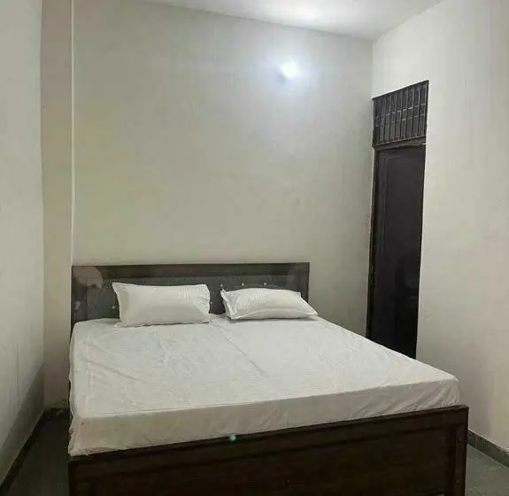 Classic Kolmen Hengen Huone, Oyo 81218 Rk Oyo