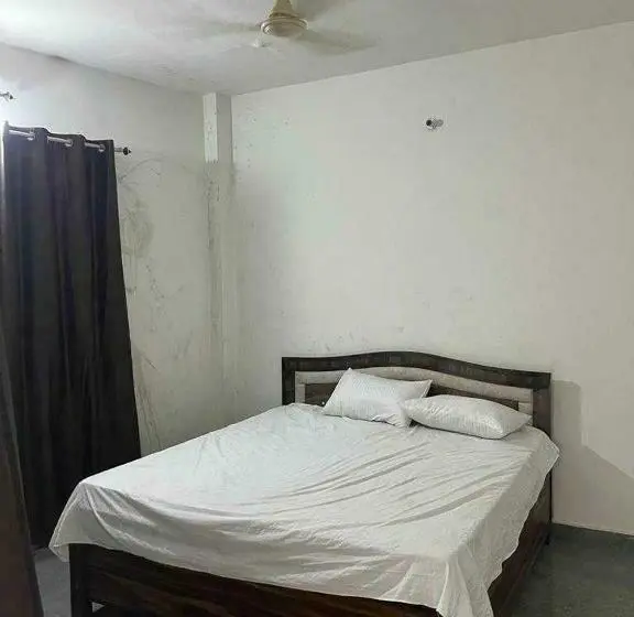 Classic Kolmen Hengen Huone, Oyo 81218 Rk Oyo