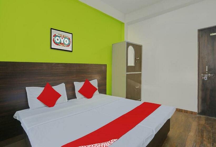 トリプルクラシックルーム, Oyo Flagship 80999 Sarovar Comfort Castle Inn