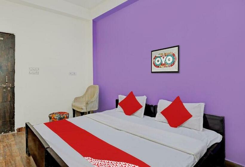 トリプルクラシックルーム, Oyo Flagship 80999 Sarovar Comfort Castle Inn