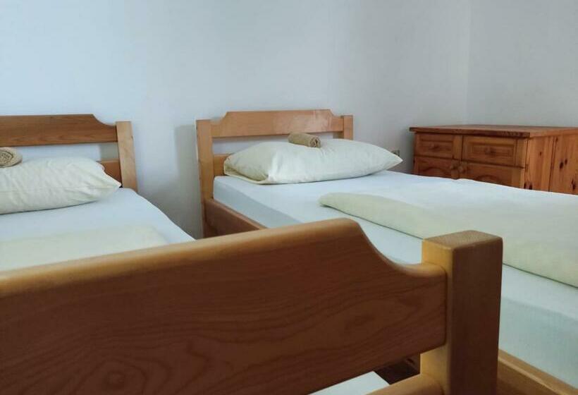 اتاق استاندارد, Estrada Ostrožac