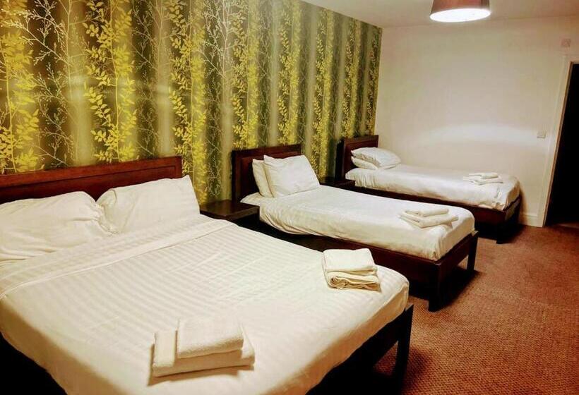 اتاق خانوادگی, The Gillygate Bar And Rooms