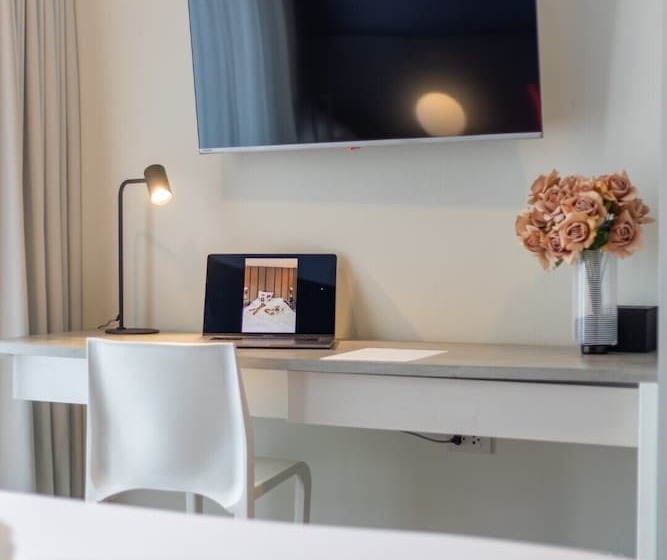 家庭间, Blue Hippo