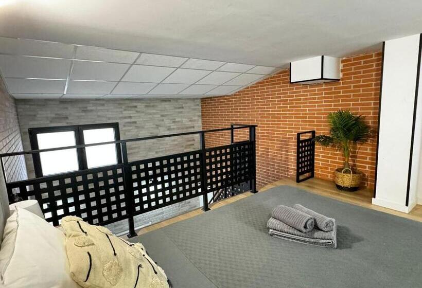 إستوديو سوبيريور, Melia Y Fuster 23c