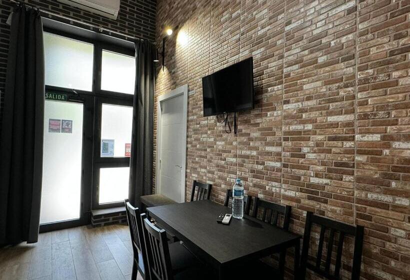 جناح سوبيريور, Melia Y Fuster 23c