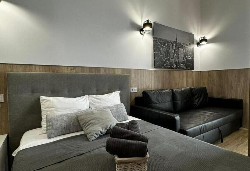 جناح سوبيريور, Melia Y Fuster 23c