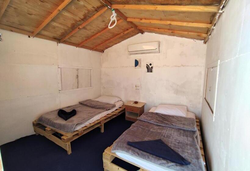 اتاق لوکس, New Droub Camp