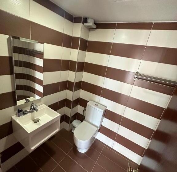 חדר סטנדרט לארבעה נוף לים, Monte Cristo Hotel With Rooftop Pool