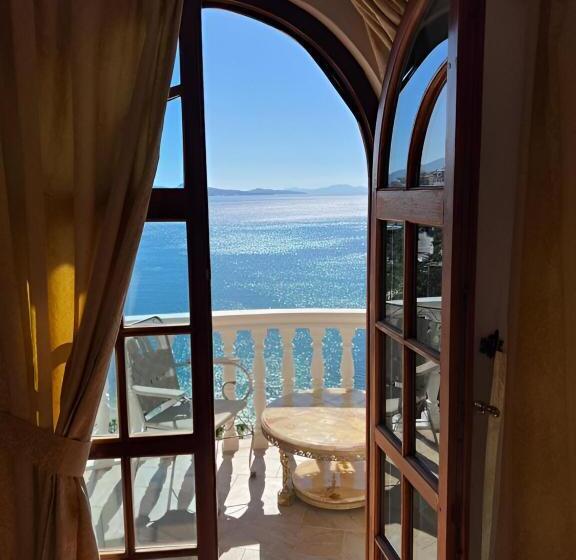 景色の見えるスタンダード４人部屋, Monte Cristo Hotel With Rooftop Pool