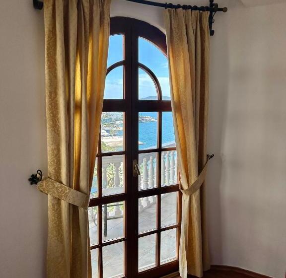 Triple Room Sea View, Monte Cristo Hotel With Rooftop Pool