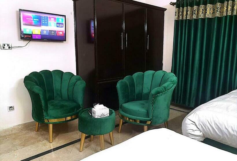 اتاق لوکس سه تخته, Frank In Guest House