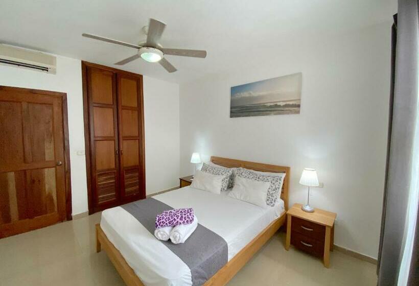 سوییت جونیور با چشم‌انداز استخر, Los Corales Villas And Suites   Beach Club, Spa, Restaurants