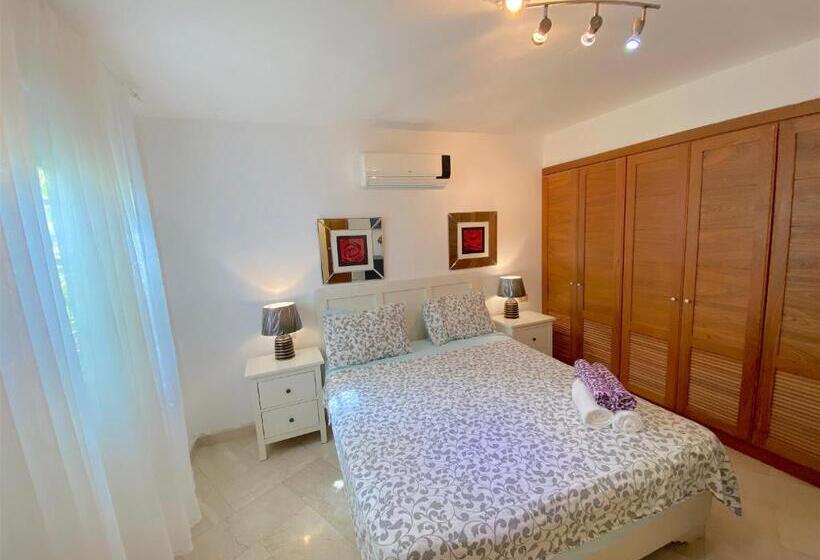 Deluxe Suite Sea View, Los Corales Villas And Suites   Beach Club, Spa, Restaurants