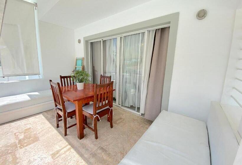 带1个卧室的顶楼公寓, Los Corales Villas And Suites Beach Club, Spa, Restaurants