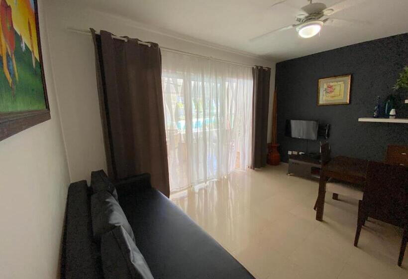 小型套房带泳池景, Los Corales Villas And Suites Beach Club, Spa, Restaurants