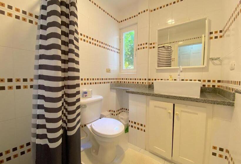 带大床的套房, Los Corales Villas And Suites Beach Club, Spa, Restaurants