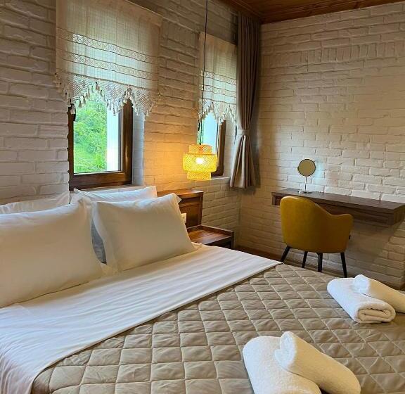 四人豪华间, The Stone Sky