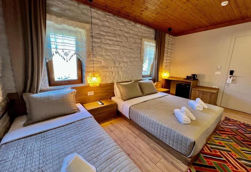 豪华家庭房间, The Stone Sky