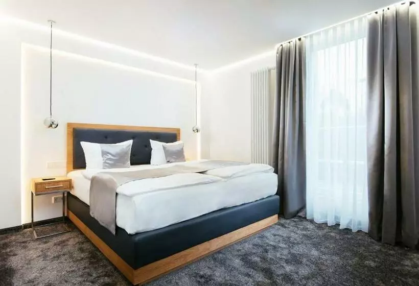 1 Bedroom Penthouse Apartment, Edison