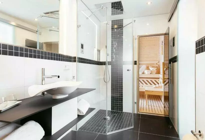 1 Bedroom Penthouse Apartment, Edison