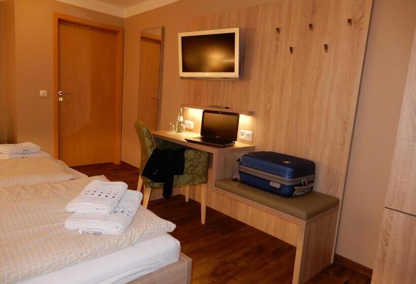 标准三人间, Pension Am Hafen