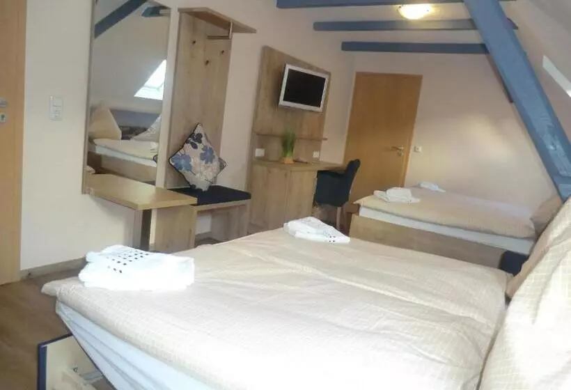 スタンダード4人部屋, Pension Am Hafen