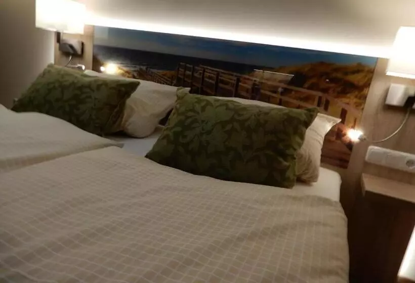 スタンダード4人部屋, Pension Am Hafen