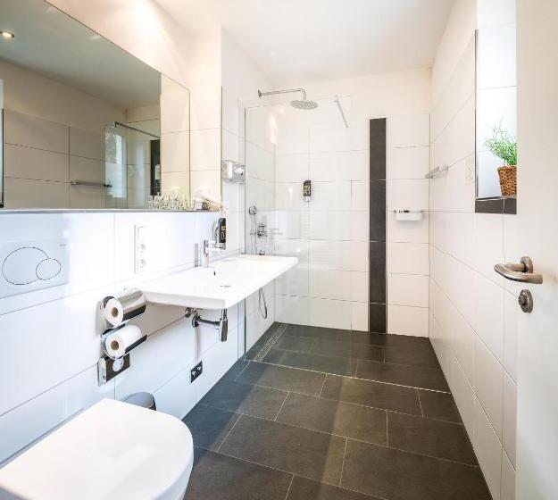 컴포트 트리플 룸, Schroeders Stadtwald