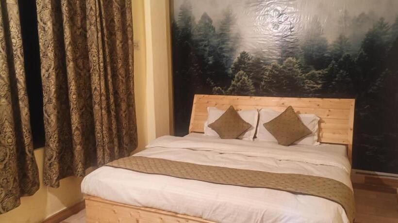 标准间, Narayana Guest House