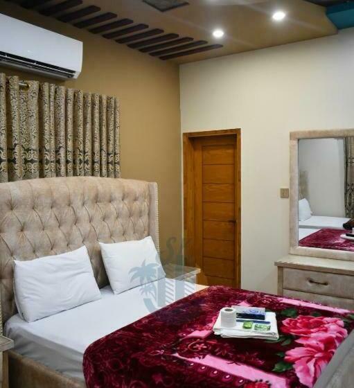 اتاق لوکس خانوادگی, Sk Travellers Inn