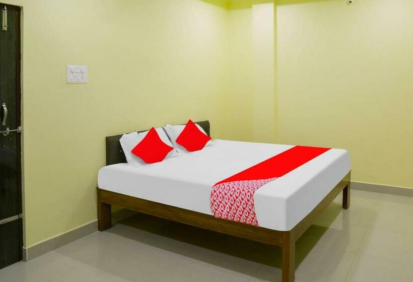 חדר קלאסי לשלושה, Flagship Madhava Function Hall