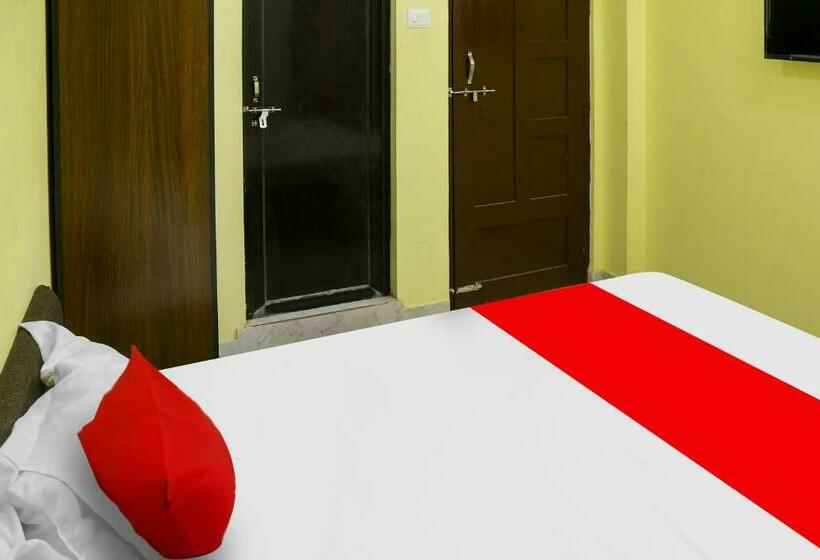 חדר קלאסי לשלושה, Flagship Madhava Function Hall