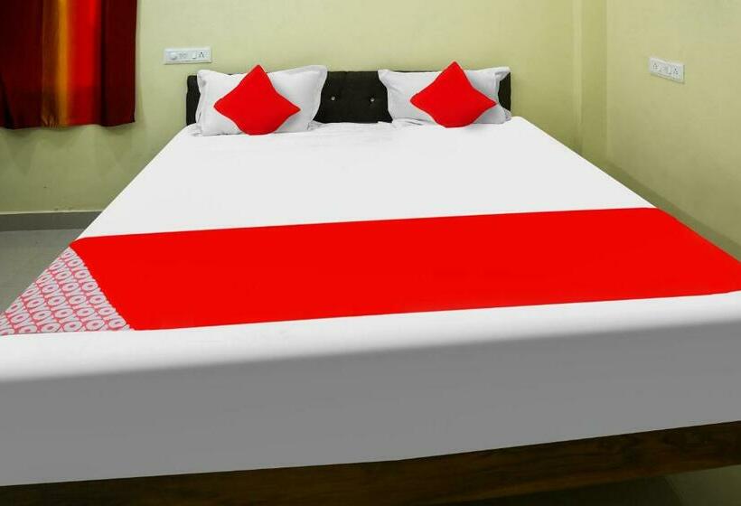 חדר קלאסי לשלושה, Flagship Madhava Function Hall