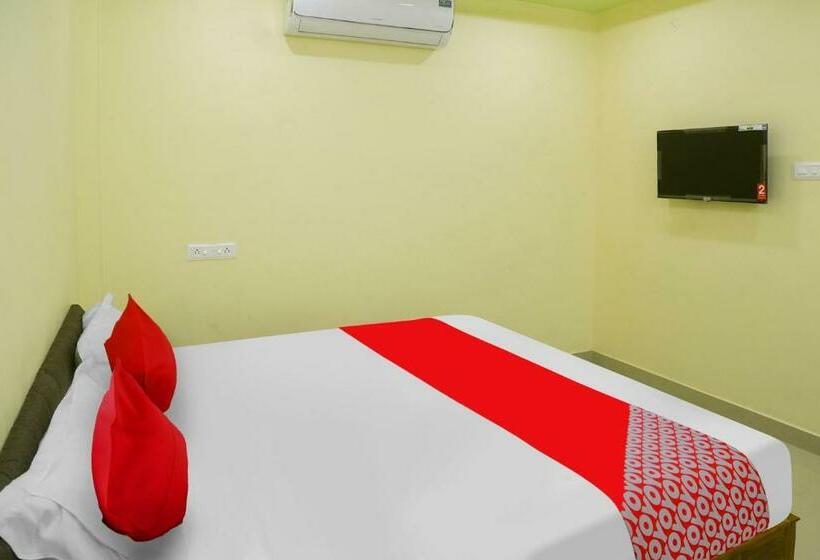 חדר קלאסי לשלושה, Flagship Madhava Function Hall