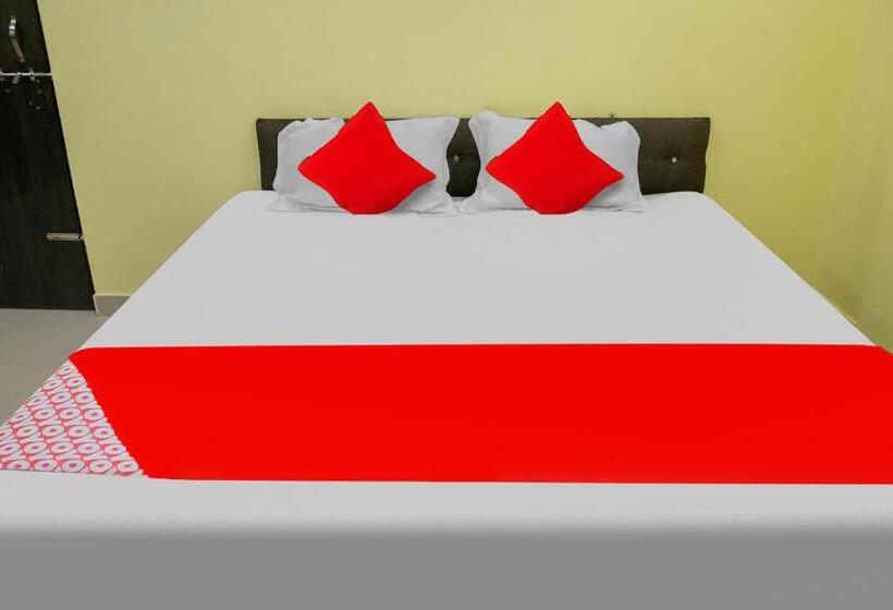 חדר קלאסי לשלושה, Flagship Madhava Function Hall