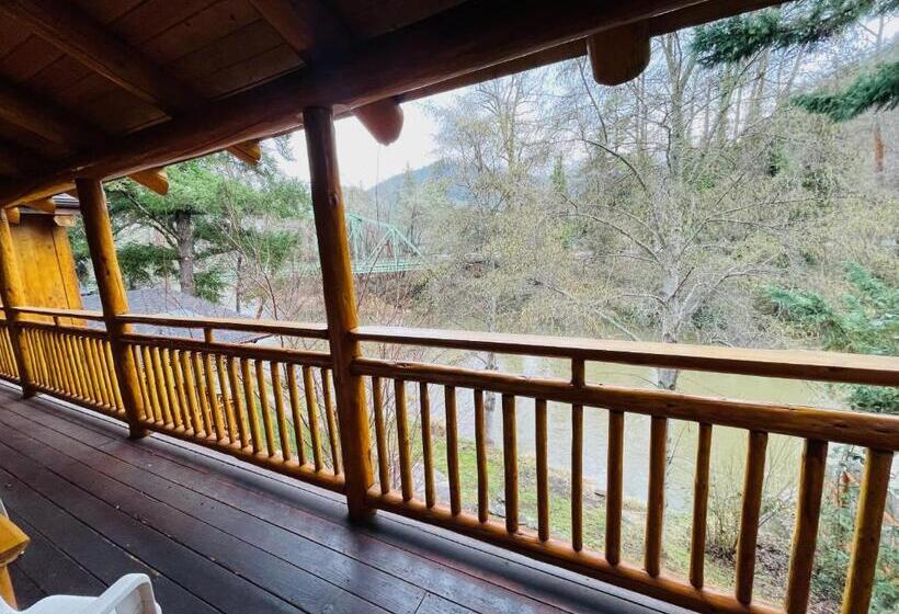 جناح مطل على البحر, The Lindsay Lodge